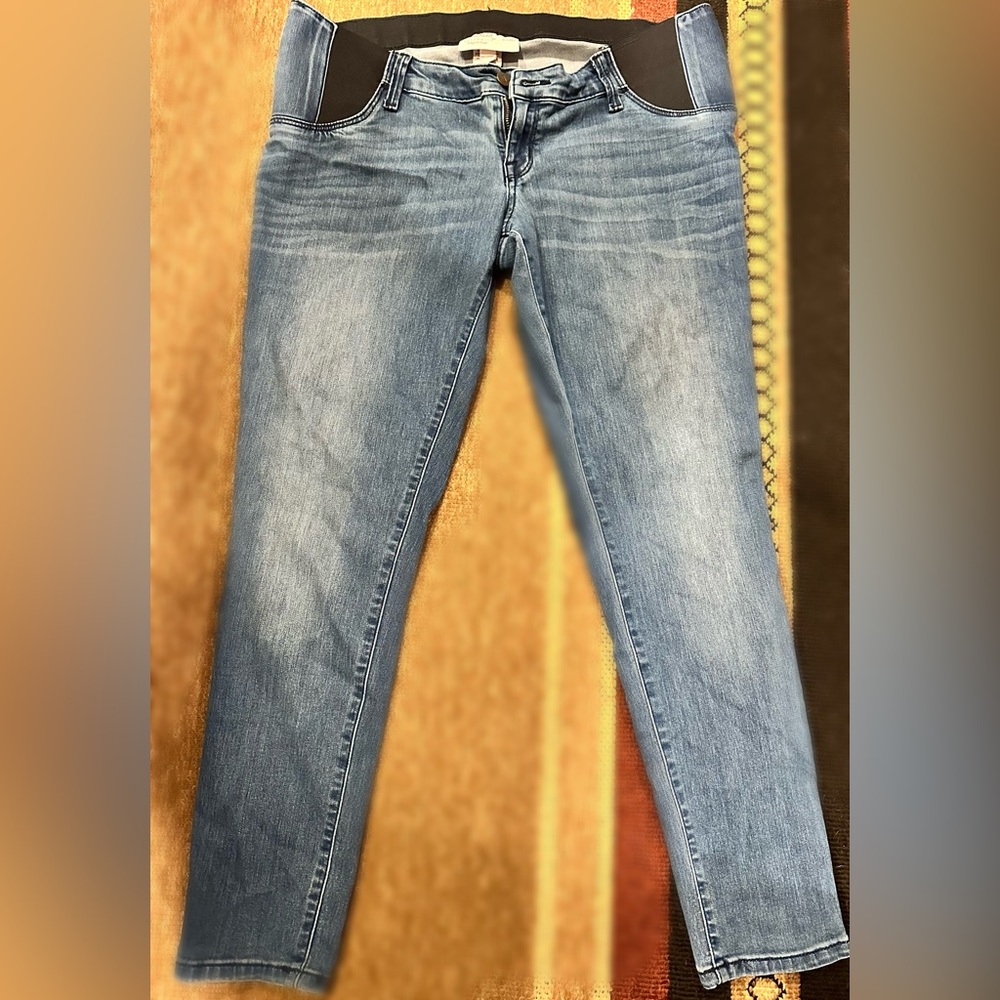 Target brand Ingrid & Isabel Size 8 maternity jeans